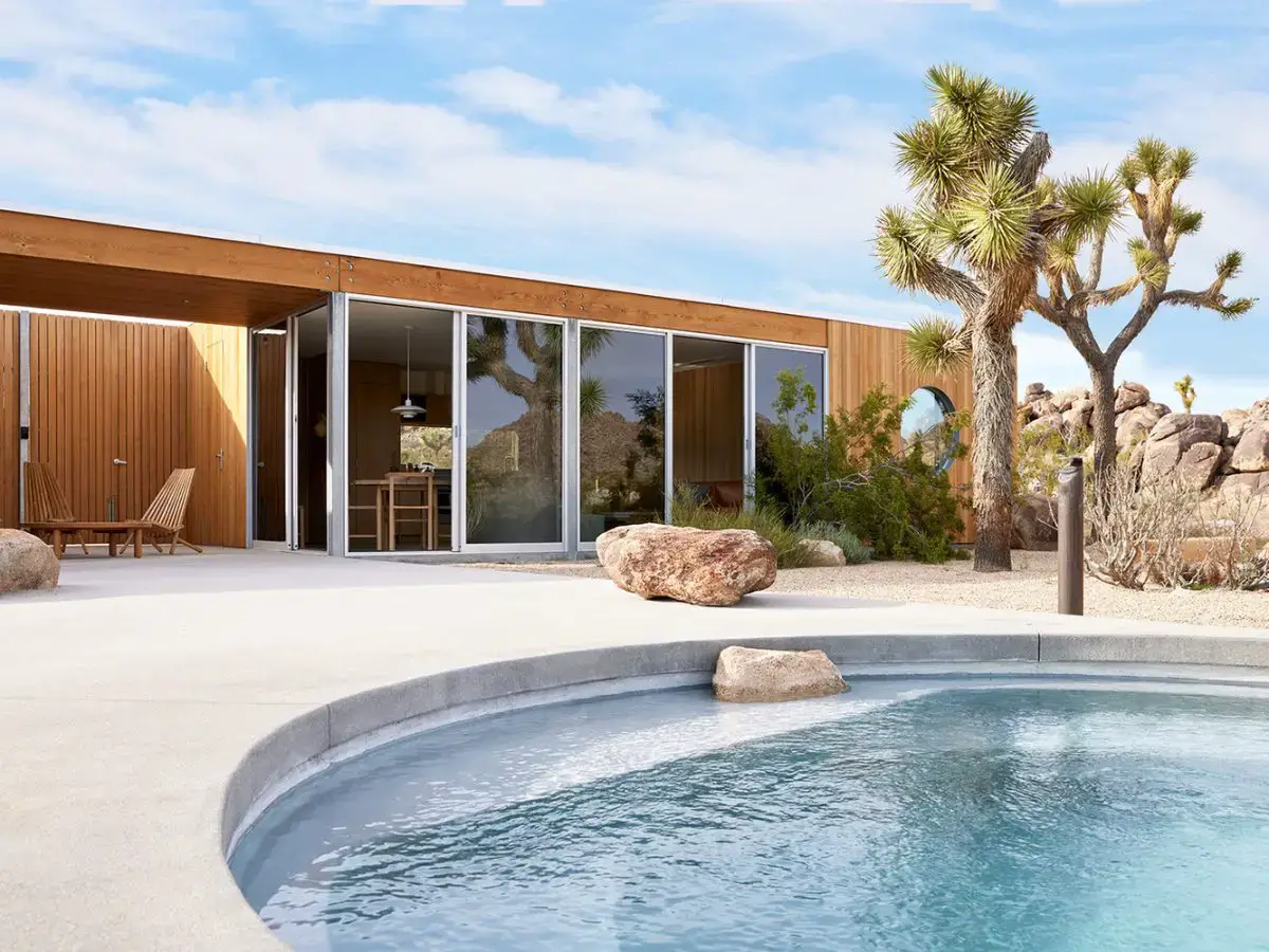 Modernist retreat in the Mojave Desert - pool