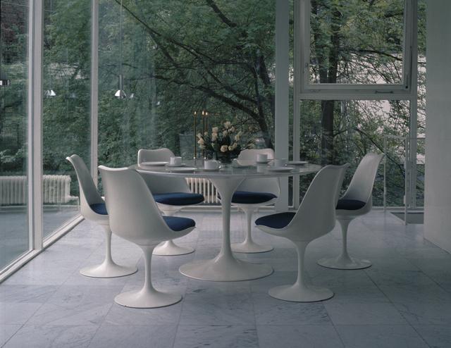 Eero Saarinen Tulip chair