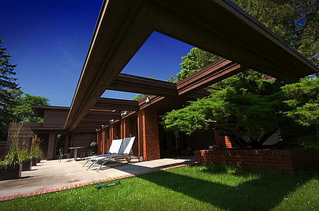 Frank lloyd wright - schwartz house - exterior