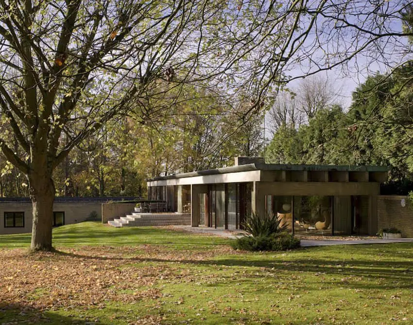 Jørn Utzon Bright House - Subtle Danish Modern