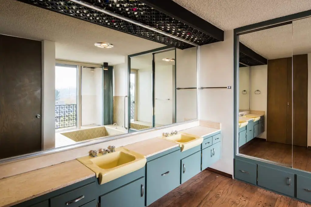 Mid century House in Highland Park bathroom