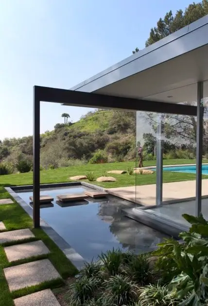 Richard Neutra Singleton Residence pond outside view