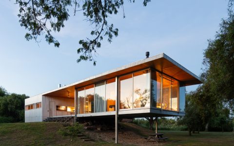 Cantilevered modernist pavilion home - exterior